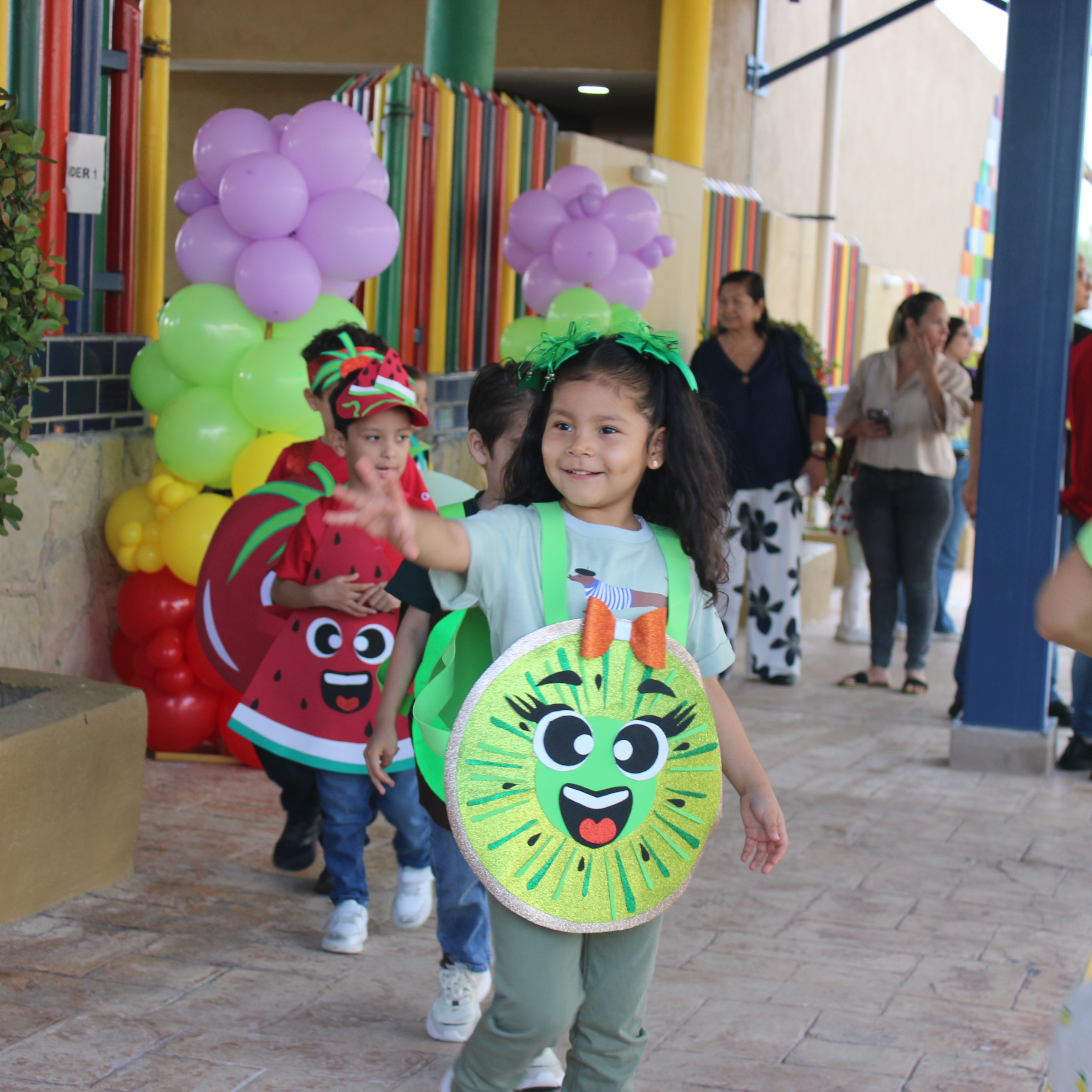 El Desfile de las frutas y verduras más lindas del mundo🥰
Acompañemos a nuestros niños a vivir y conocer la importancia de una rica y sana alimentación.
#Preescolar #Desfile #FrutasyVerduras #EducandoEnValores